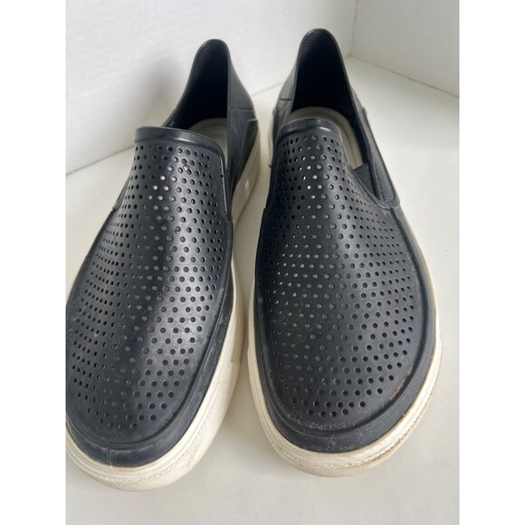 Unisex Black Crocs M10 W12 Slip-On Perforated Shoes Rubber Casual Comfort - Picture 1 of 7